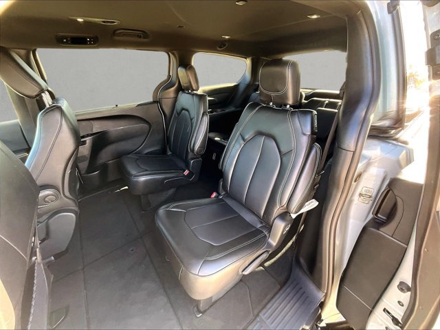 Used 2026 Chrysler Pacifica Select FWD image 25