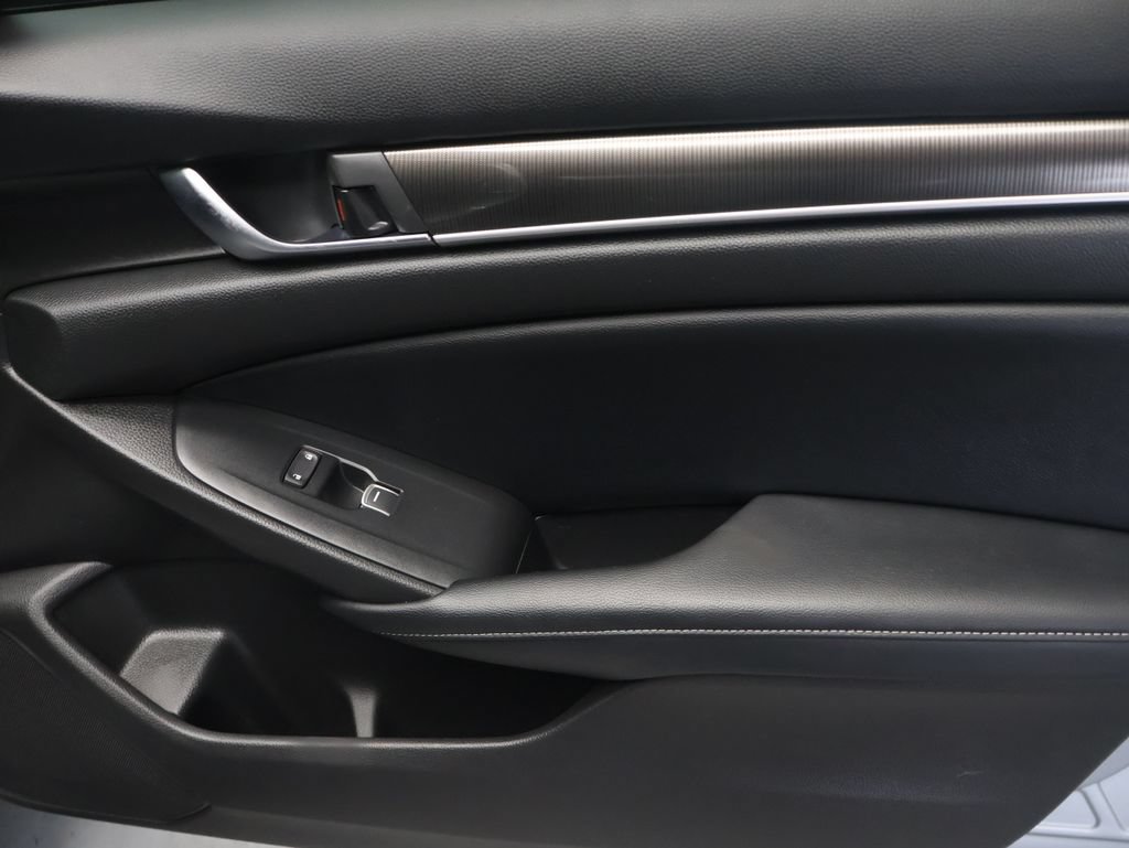 Used 2018 Honda Accord Sport image 11