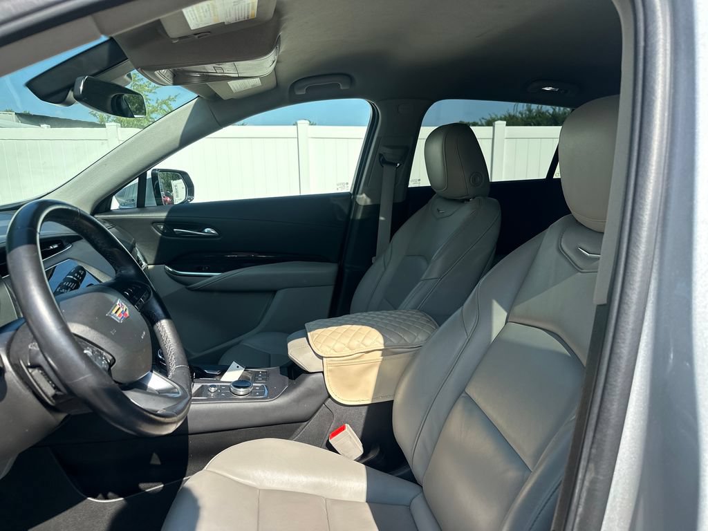 Used 2022 Cadillac XT4 Premium Luxury w/ Safety Alert Package AWD/4WD image 41