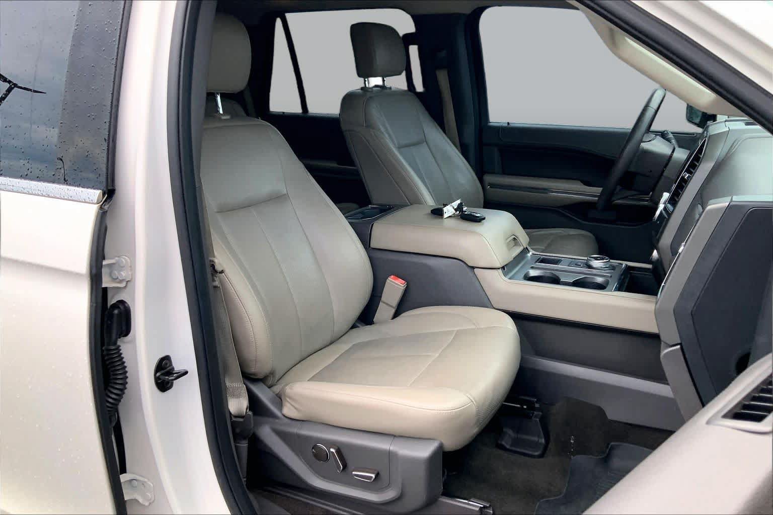 Used 2018 Ford Expedition XLT w/ Equipment Group 202A RWD image 8