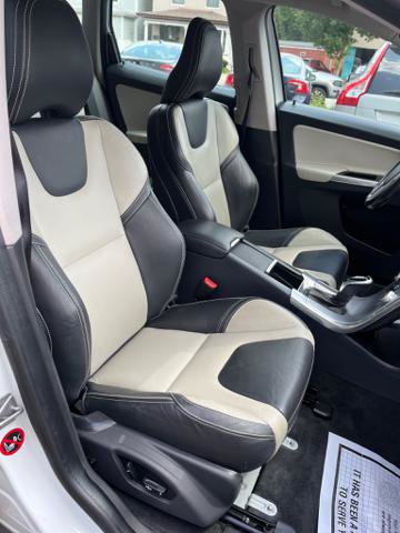 Used 2017 Volvo XC60 T5 FWD image 16