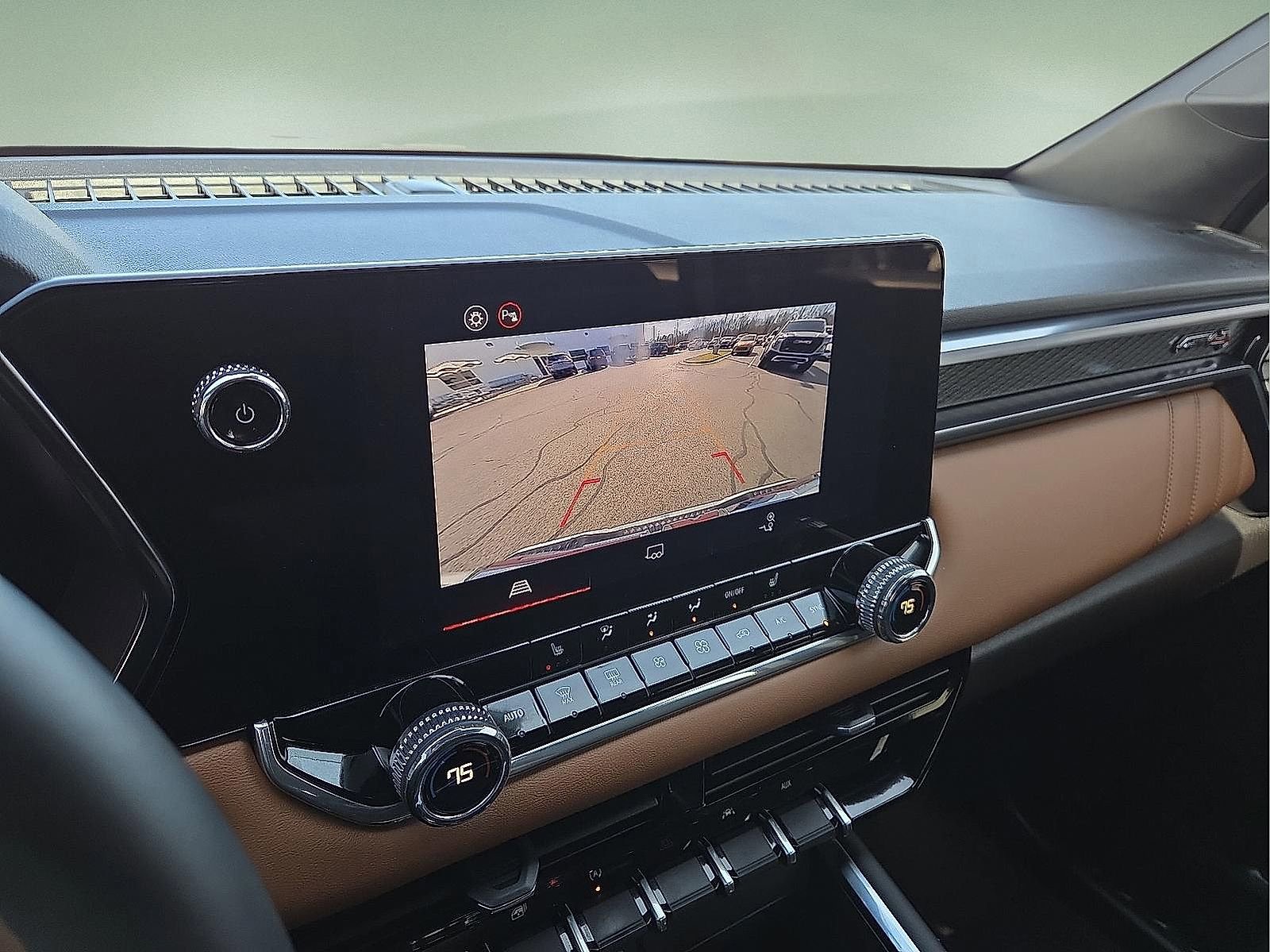 Used 2025 GMC Canyon AT4 image 17