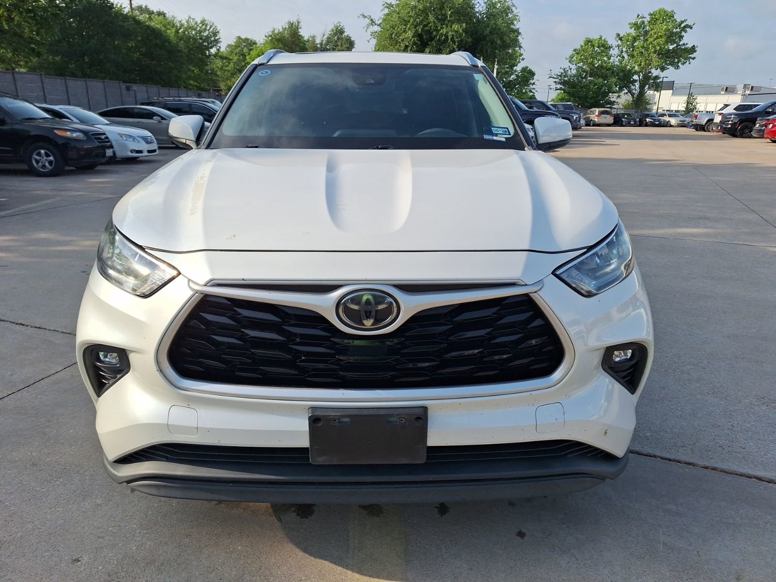 Used 2020 Toyota Highlander XLE FWD image 9