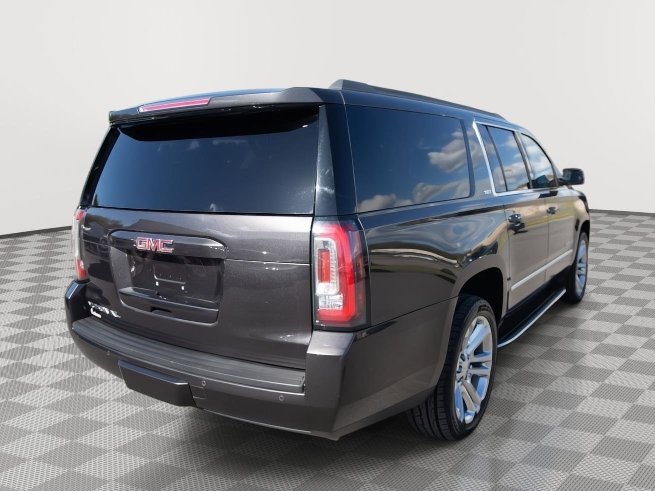 Used 2018 GMC Yukon XL SLT w/ Premium Edition AWD/4WD image 5
