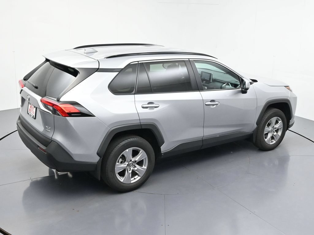 Used 2023 Toyota RAV4 XLE AWD/4WD image 7