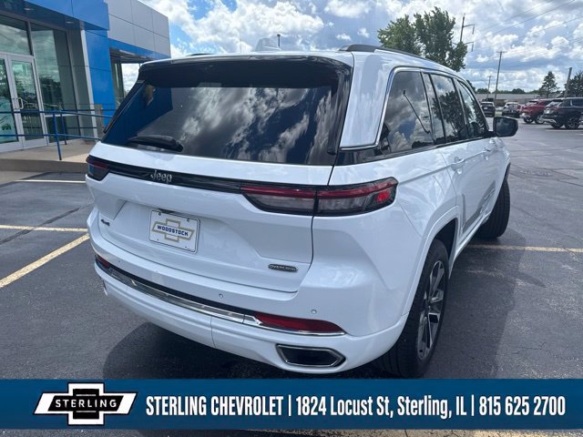 Used 2022 Jeep Grand Cherokee Overland w/ Luxury Tech Group IV AWD/4WD image 3