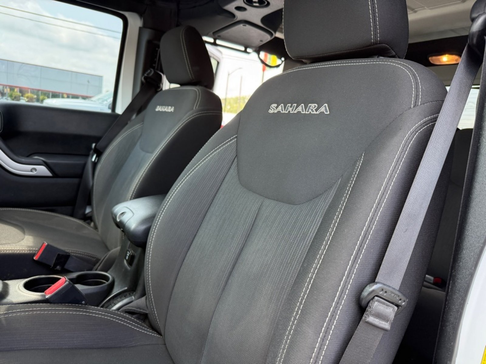 Used 2018 Jeep Wrangler Unlimited Sahara AWD/4WD image 27