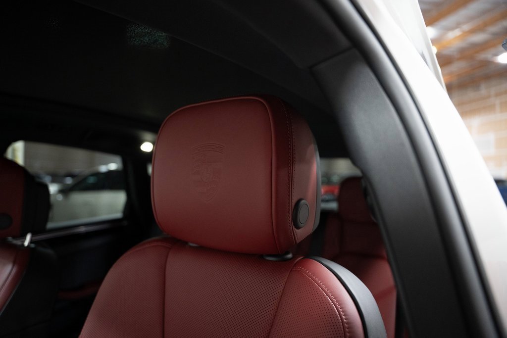 Certified 2024 Porsche Macan image 14