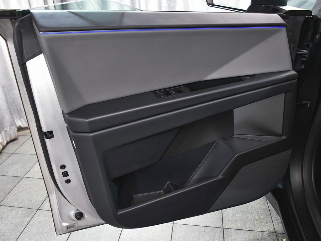 Used 2025 Tesla Cybertruck AWD Crew Cab image 9