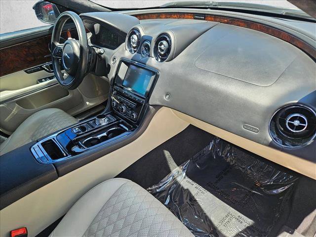 Used 2017 Jaguar XJ L Portfolio RWD image 23