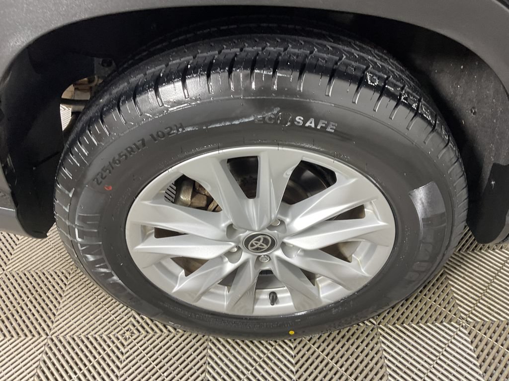 Used 2022 Toyota Corolla Cross LE AWD/4WD image 10