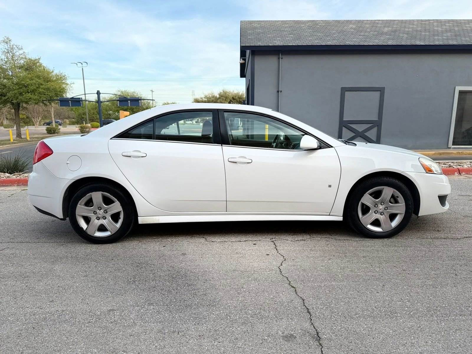 Used 2010 Pontiac G6 Sedan 4D image 12
