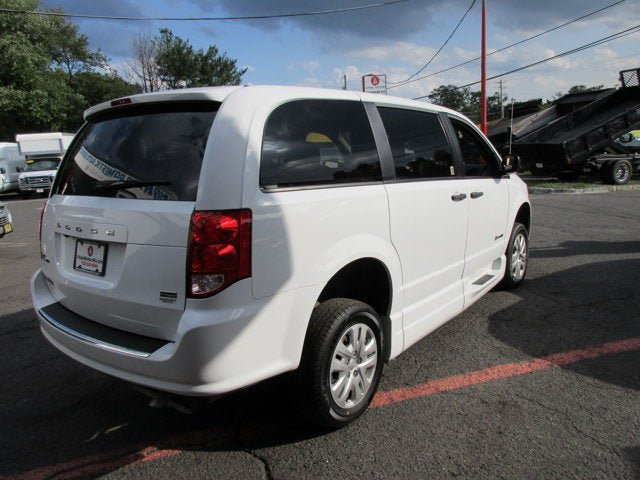 Used 2019 Dodge Grand Caravan SE FWD image 5