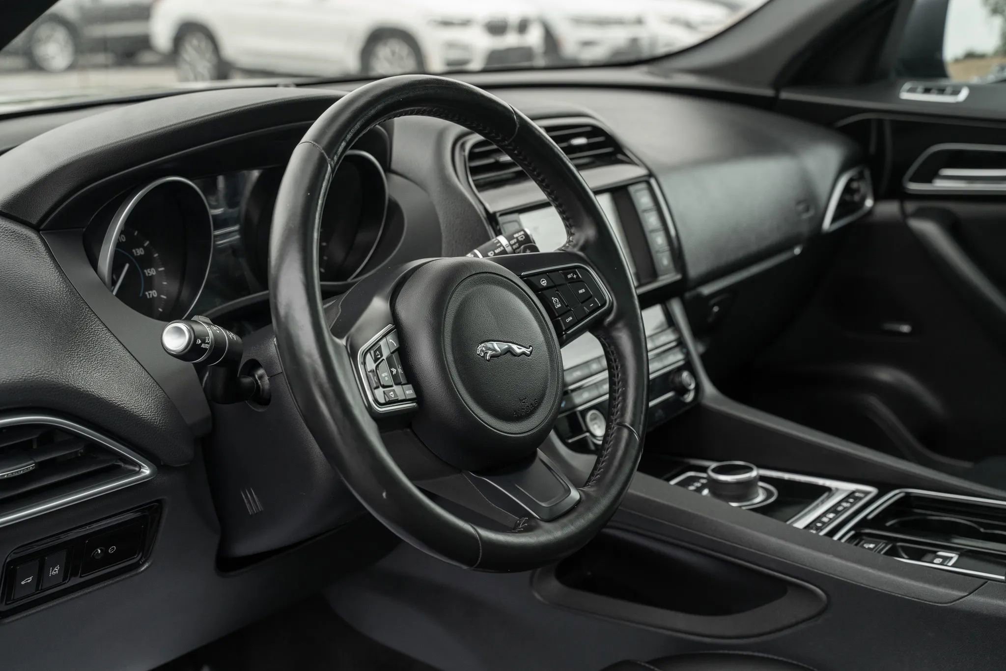 Used 2018 Jaguar F-PACE Premium AWD/4WD image 16