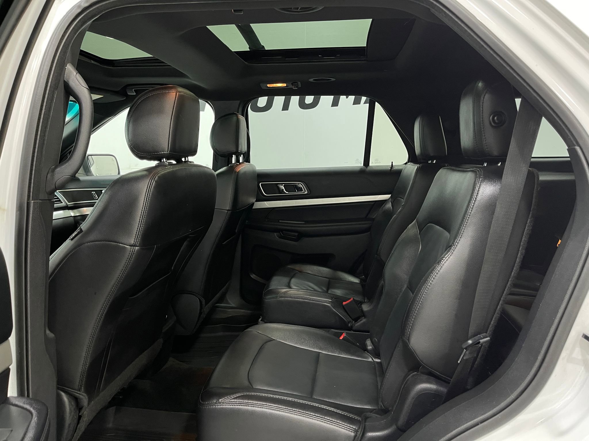 Used 2017 Ford Explorer XLT w/ Equipment Group 202A image 28