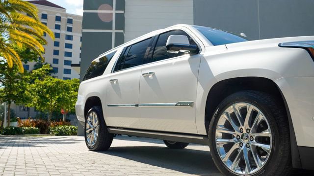 Used 2019 Cadillac Escalade ESV Premium Luxury image 32
