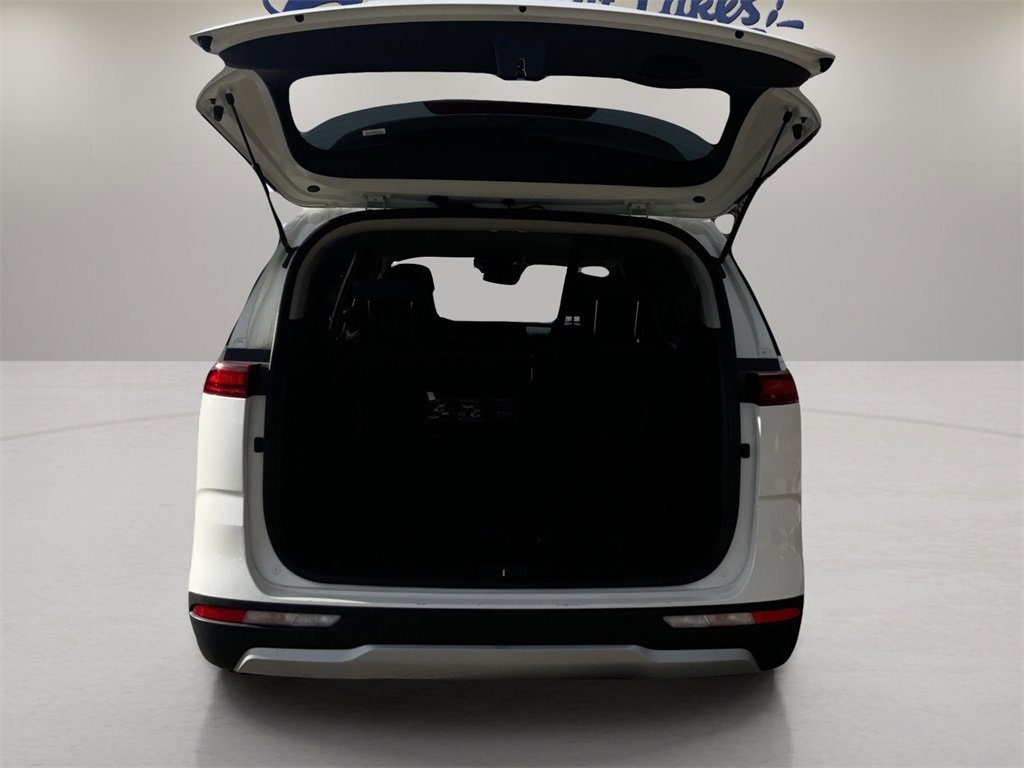 Used 2024 Kia Carnival LX image 10