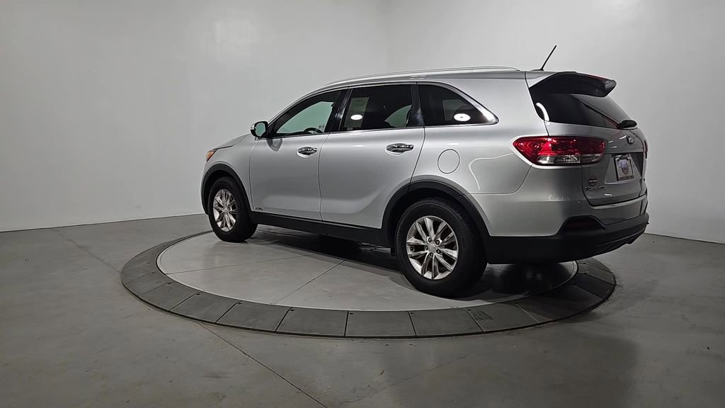 Used 2017 Kia Sorento AWD image 3