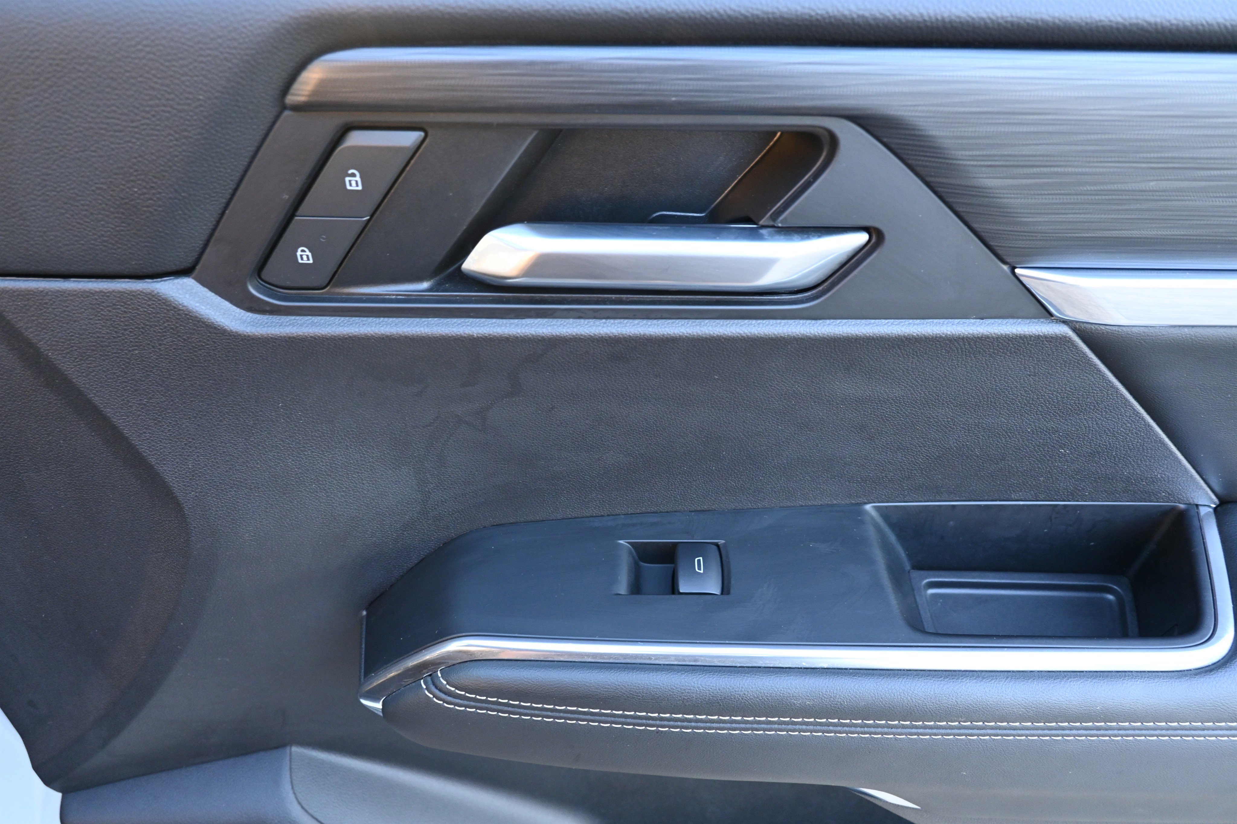 Used 2025 GMC Acadia Elevation image 23