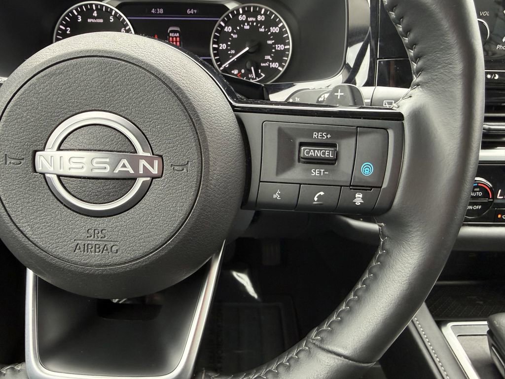 Used 2025 Nissan Pathfinder SL image 16