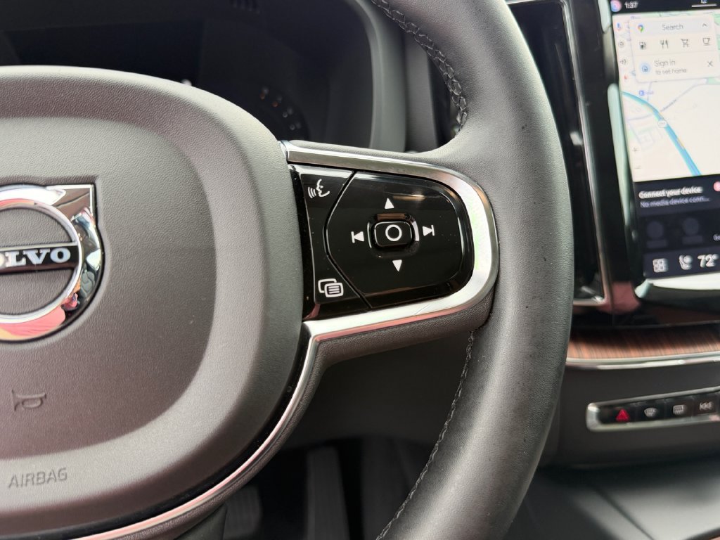 Certified 2024 Volvo XC60 B5 Plus w/ Protection Package Premier AWD/4WD image 19