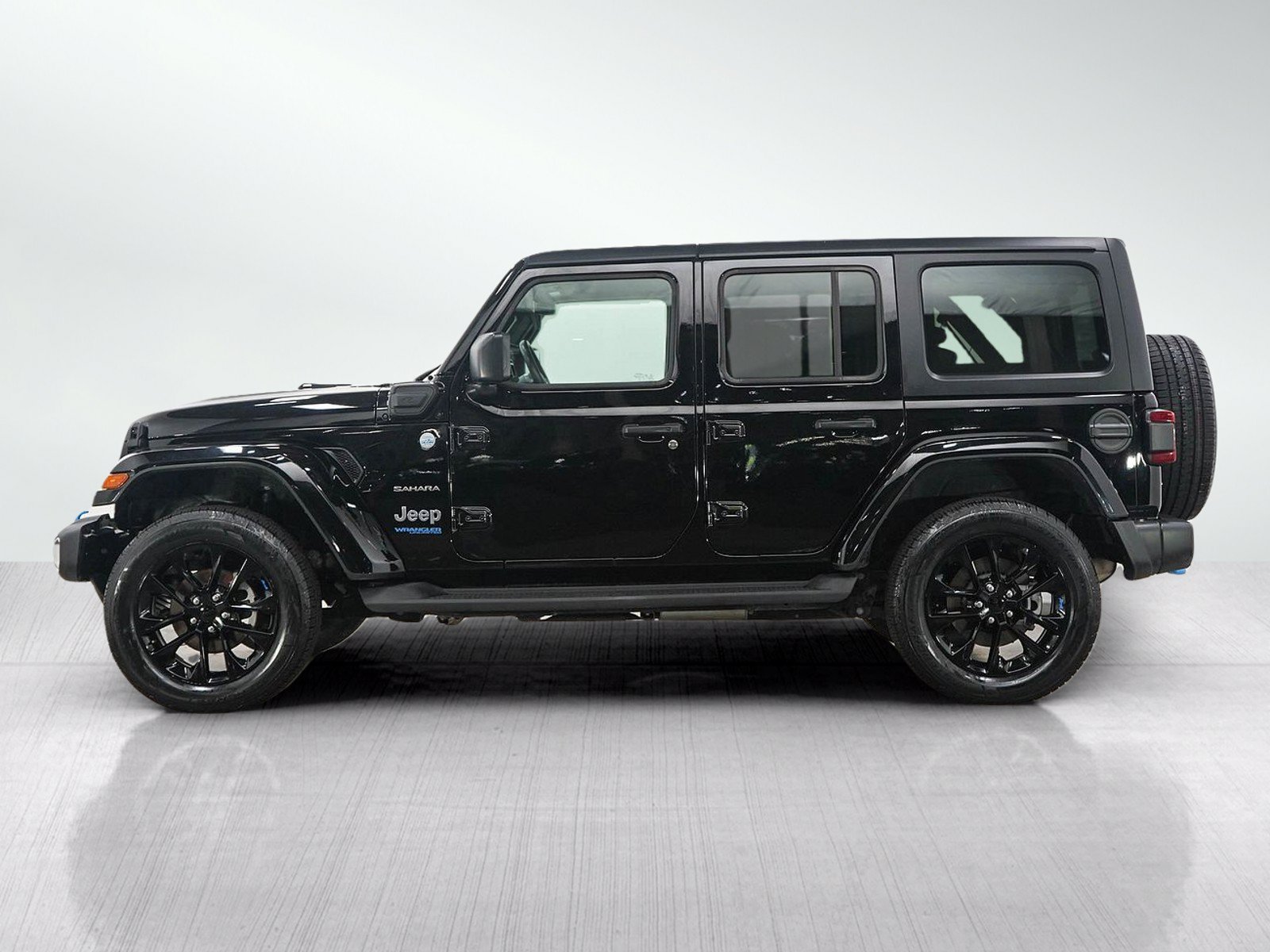 Used 2022 Jeep Wrangler Unlimited Sahara w/ Cold Weather Group AWD/4WD image 2