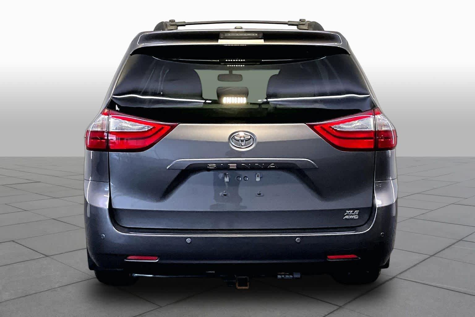 Used 2017 Toyota Sienna XLE w/ XLE Navigation Package AWD/4WD image 5