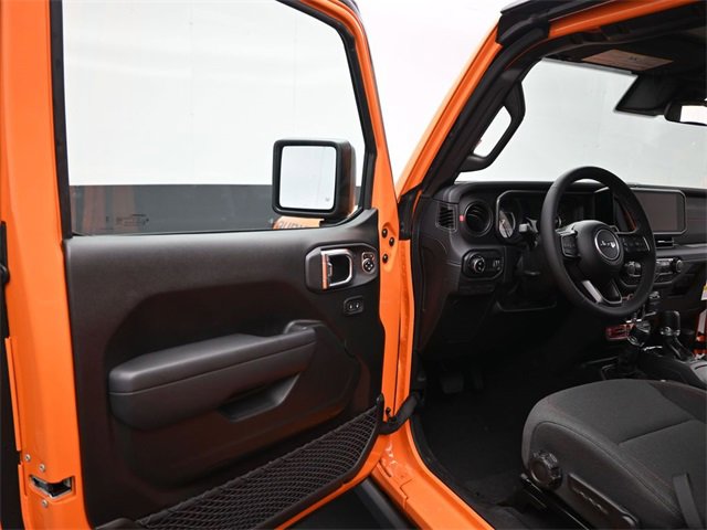 New 2025 Jeep Gladiator Rubicon w/ Steel Bumper Group image 10