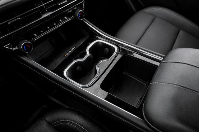 Used 2025 Chevrolet Traverse LT w/ LPO, Floor Liner Package FWD image 23