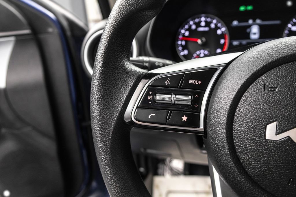 Used 2022 Kia Forte LXS w/ LXS Technology Package image 17