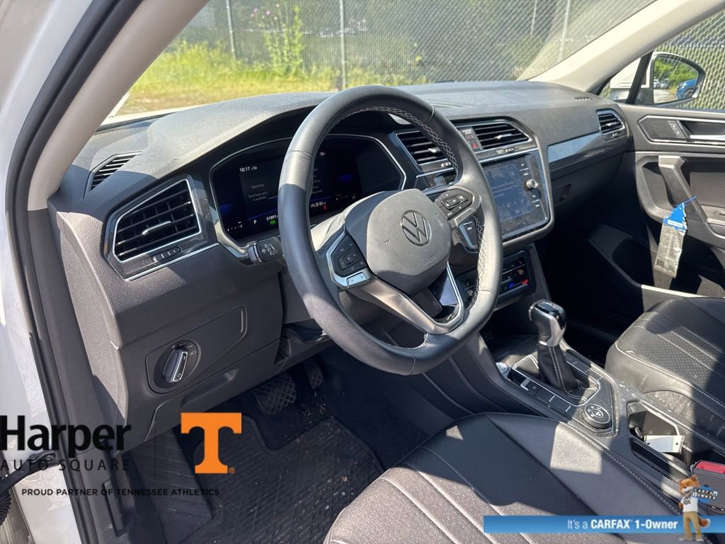 Used 2022 Volkswagen Tiguan SE w/ Panoramic Sunroof Package AWD/4WD image 13