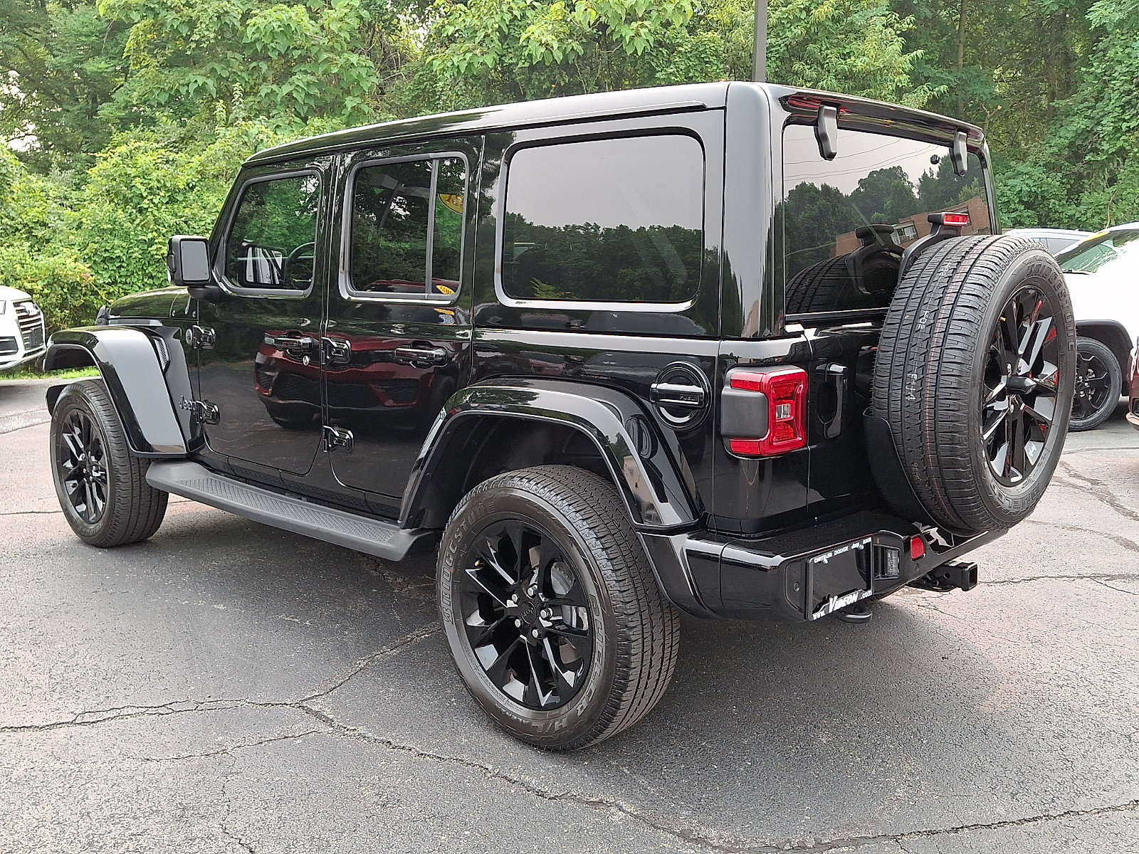 Certified 2021 Jeep Wrangler Unlimited Sahara AWD/4WD image 4