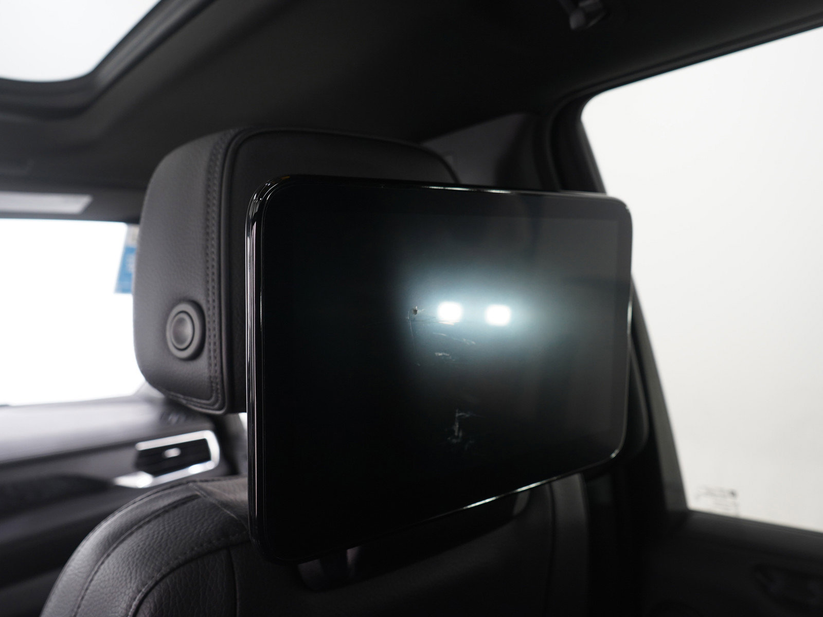 Used 2023 GMC Yukon Denali w/ Denali Reserve Package image 22