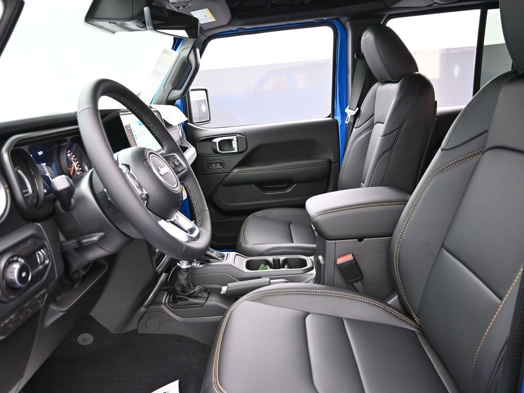 New 2025 Jeep Wrangler Unlimited Sahara AWD/4WD image 11