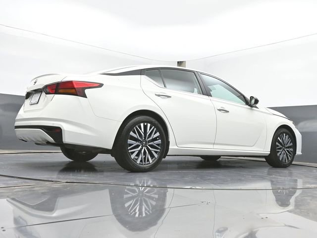 Used 2025 Nissan Altima 2.5 SV FWD image 43