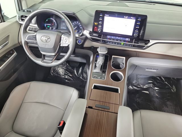 Used 2024 Toyota Sienna XLE FWD image 14