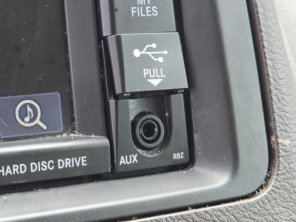 Used 2016 Chrysler Town & Country Touring FWD image 14