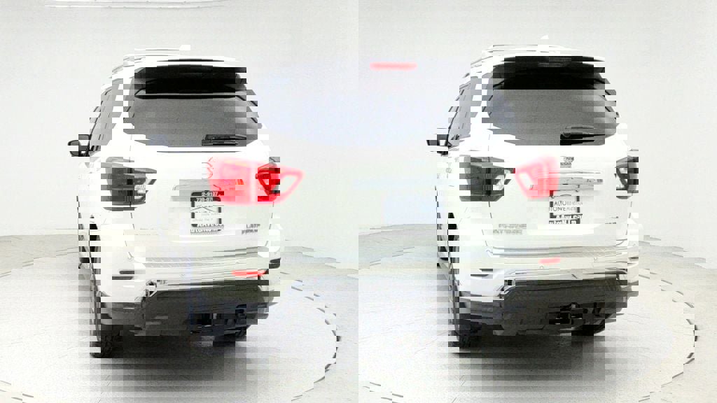 Used 2019 Nissan Pathfinder Platinum w/ Cargo Package image 6