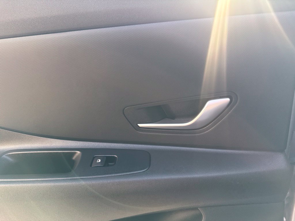 Certified 2025 Hyundai Elantra SE FWD image 19
