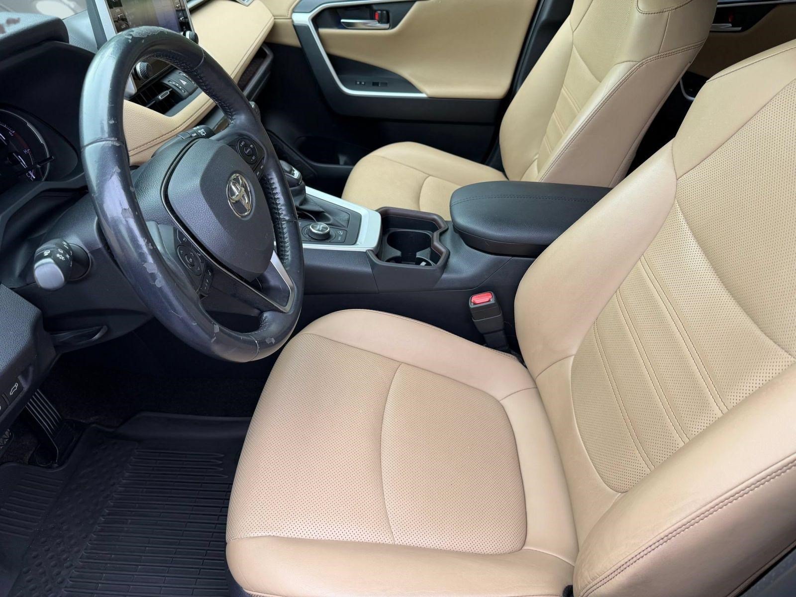 Used 2019 Toyota RAV4 Limited w/ Cold Weather Package AWD/4WD image 5