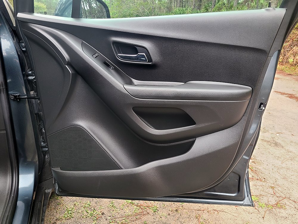 Used 2021 Chevrolet Trax LT w/ LT Convenience Package image 26