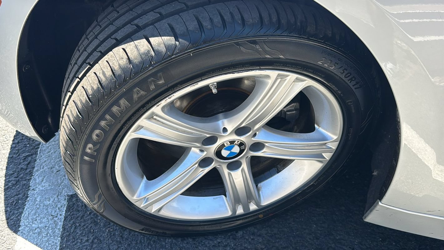 Used 2014 BMW 320i xDrive Sedan AWD/4WD image 15