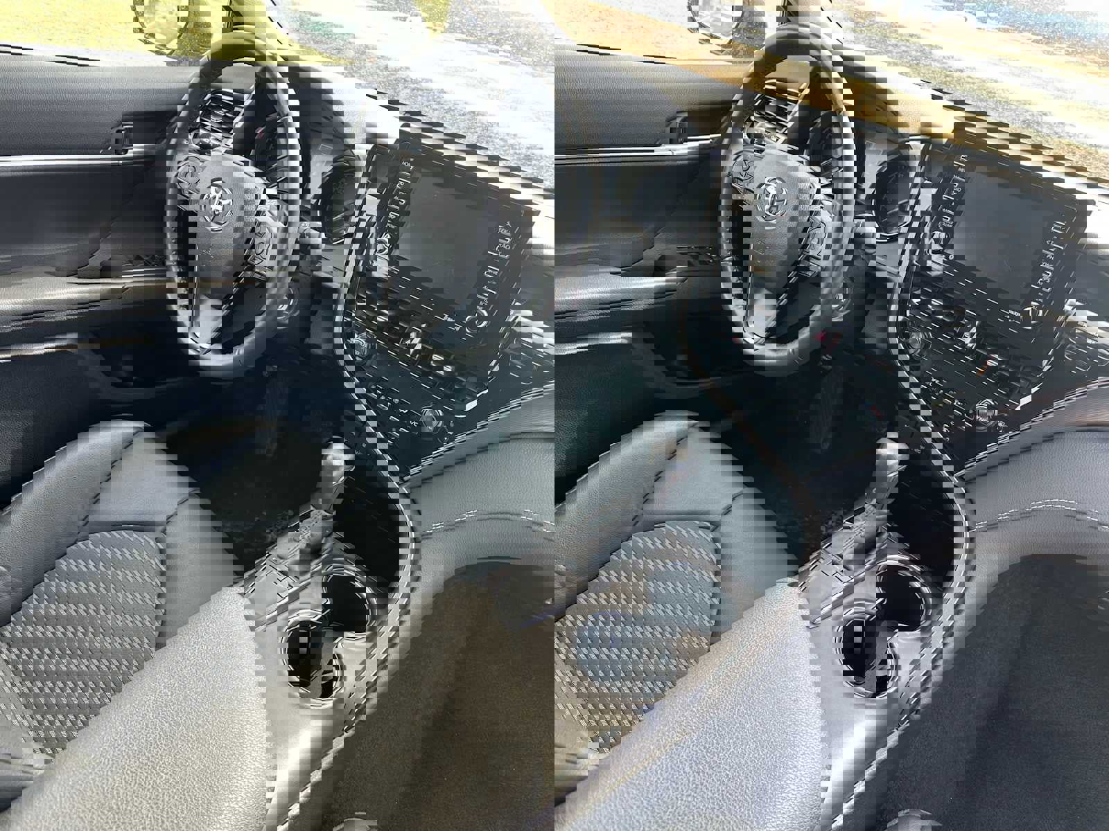 Used 2023 Toyota Camry SE image 11