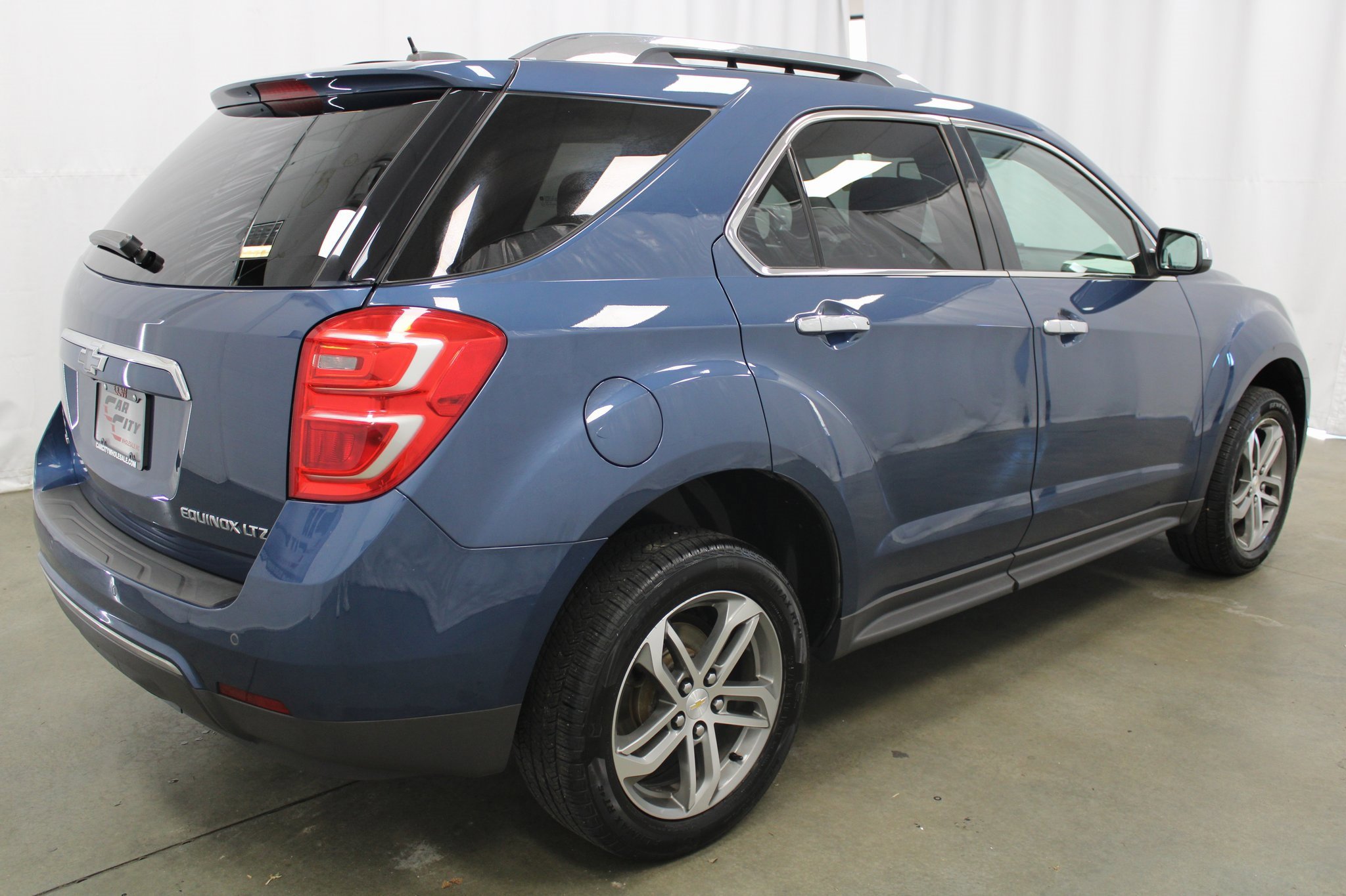 Used 2016 Chevrolet Equinox LTZ w/ Enhanced Convenience Package image 5