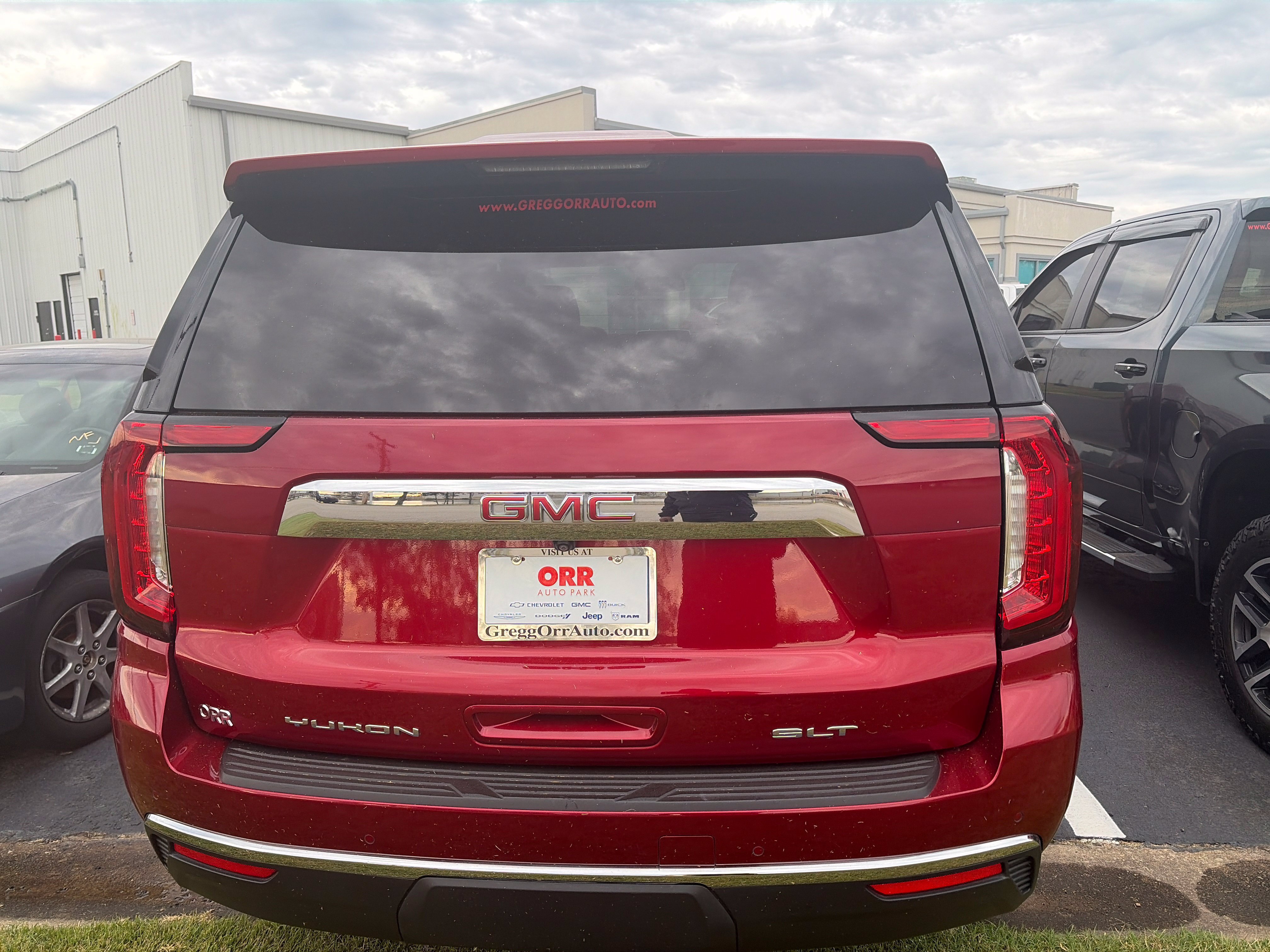 Used 2024 GMC Yukon SLT AWD/4WD image 7