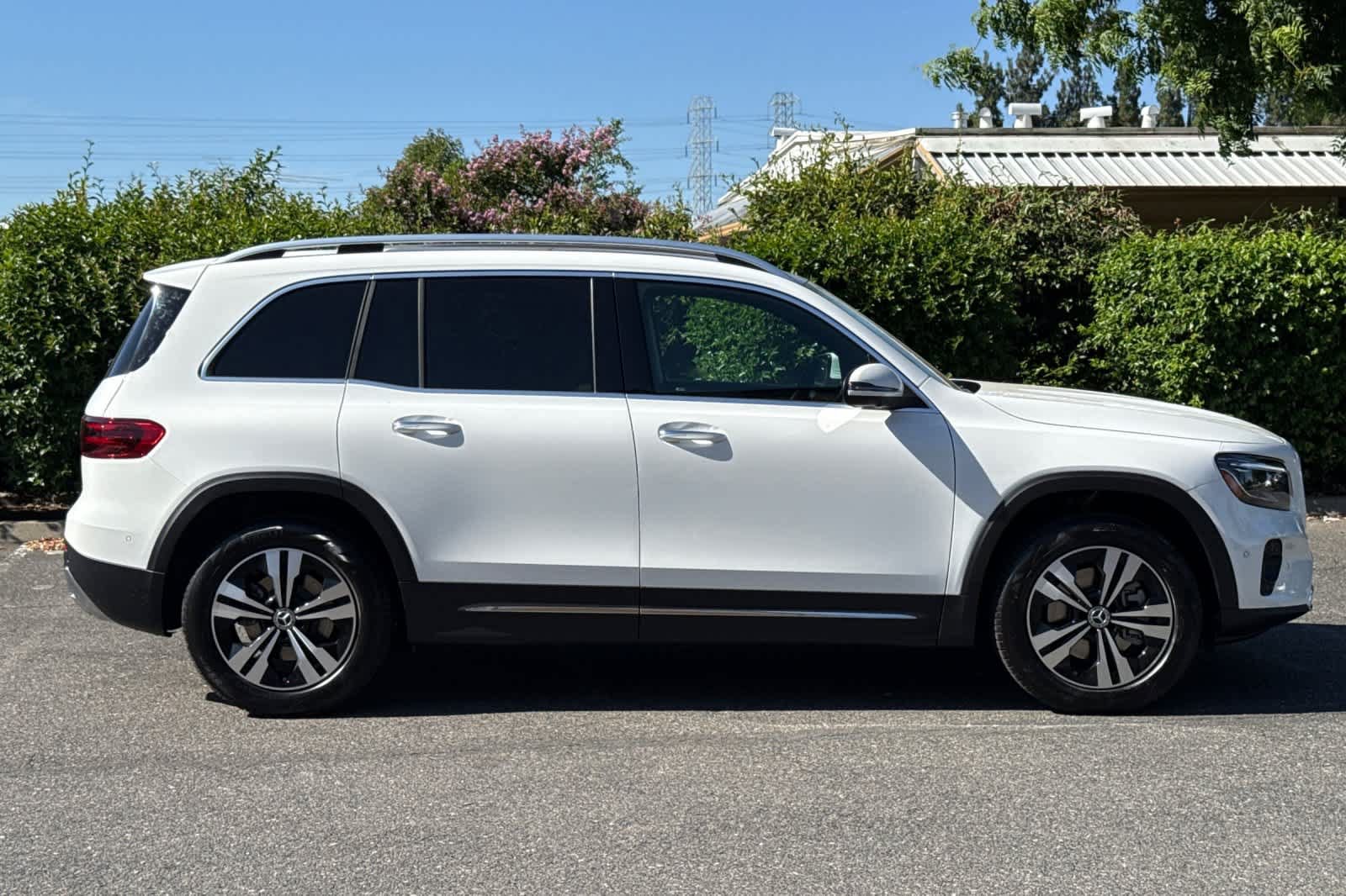 New 2026 Mercedes-Benz GLB 250 image 2