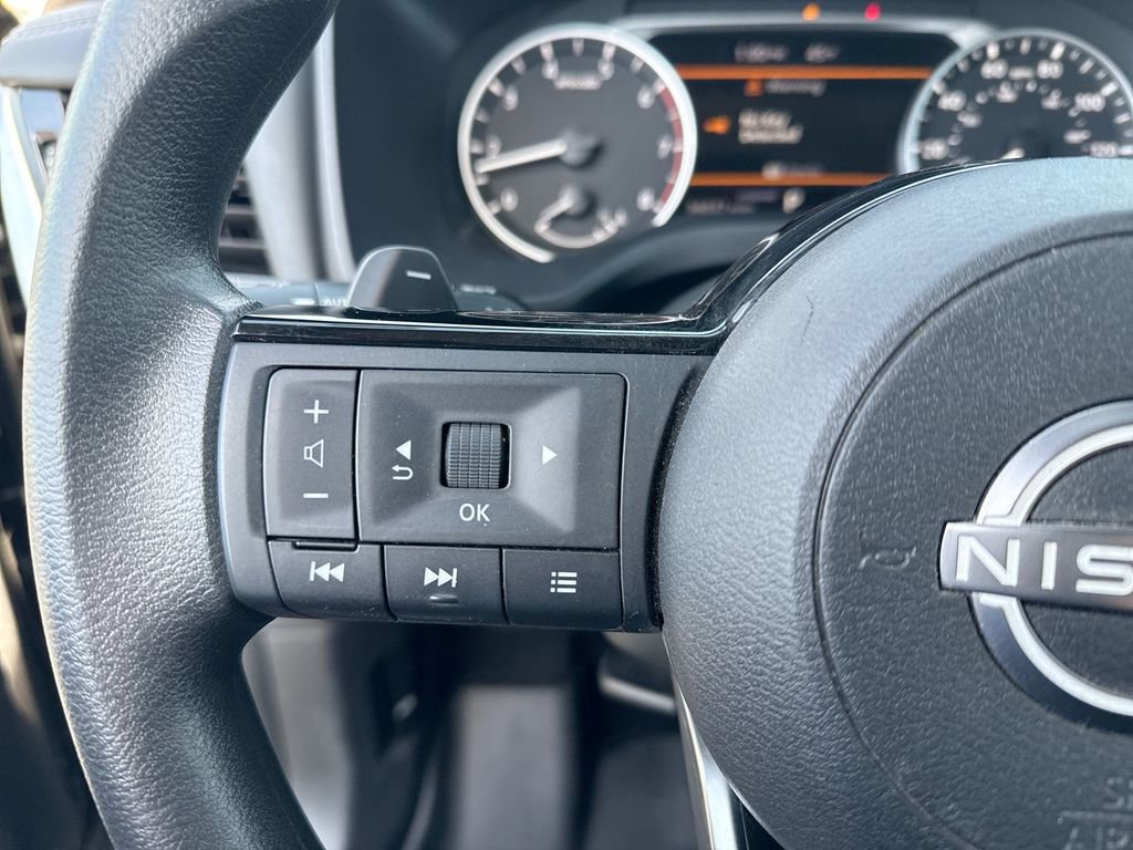 Used 2023 Nissan Rogue SV image 10