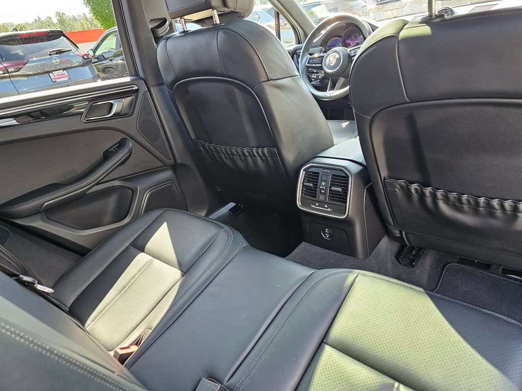 Used 2025 Porsche Macan AWD/4WD image 14