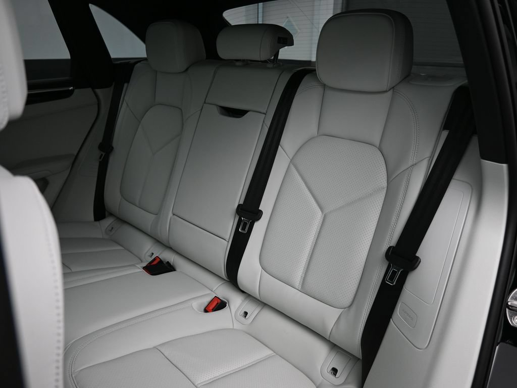Certified 2026 Porsche Macan AWD/4WD image 20