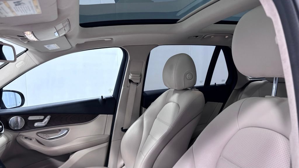 Used 2019 Mercedes-Benz GLC 300 4MATIC image 12